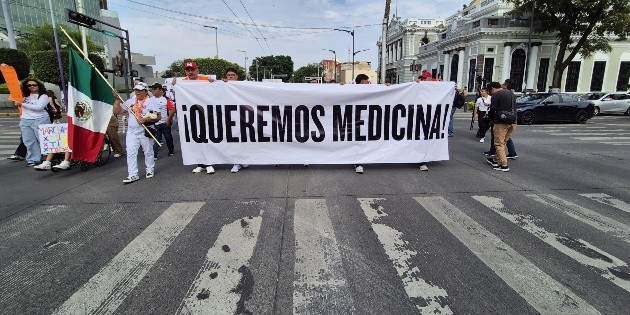 EN VIVO | Se manifiestan por falta de medicamentos en Guadalajara | El ...
