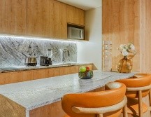 Las habitaciones tipo loft estarán equipadas con electrodomésticos como refrigerador, microondas y parrilla eléctrica, además de utensilios básicos de cocina. CORTESÍA