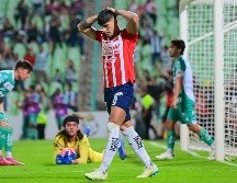 Aunque el Club Deportivo Guadalajara contó con ventaja numérica tras la expulsión de Haret Ortega, no consiguió darle la vuelta al marcador y acabaron derrotados en el TSM Corona por 1-0 ante Santos. IMAGO7
