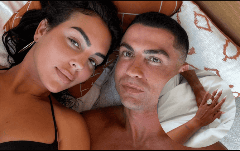 En la foto se puede ver la mano de Rodríguez con el enorme diamante que ahora usa en su dedo anular, símbolo del amor que tiene el futbolista hacia ella. ESPECIAL/ INSTAGRAM/ georginagio