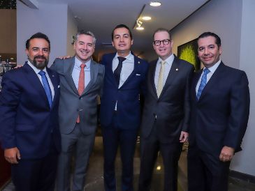 Diego Bouquet, Checo Barrera, Joel Hernández, David Bercovici y Juan Carlos Orea durante el 137 aniversario de la Cámara de Comercio de Guadalajara. GENTE BIEN JALISCO / Revista del 15 de agosto 2025