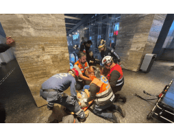 Las dos personas lesionadas ya están siendo atendidas por personal de Protección Civil. ESPECIAL