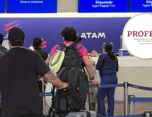 AICM dijo que se inundaron las pistas 5 derecha y 5 izquierda, lo que llevó a suspender operaciones a las 2:13 horas de este martes. X/@AICM_mx