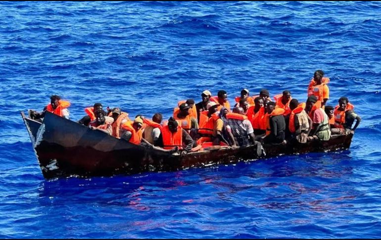 El naufragio se produjo aproximadamente a 22.5 kilómetros al sur de la isla, ya se han recuperado 20 cadáveres y también se han dado por desaparecidas a 27 personas. EFE / ARCHIVO