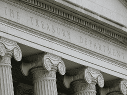 Según el FBI, hay aproximadamente seis mil víctimas estadounidenses, quienes reportaron pérdidas de casi 300 millones de dólares entre 2019 y 2023 debido a fraudes de tiempo compartido en México. AP / ARCHIVO