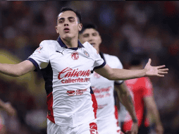 Hugo Camberos, de 18 años, estaría a punto de enfundarse la segunda camiseta profesional de su carrera, después de formarse en las fuerzas básicas y debutar con el primer equipo de Chivas. IMAGO7