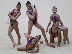 El equipo de gimnasia mexicano que se colgó la presea dorada en la jornada de ayer. X/conadeoficial
