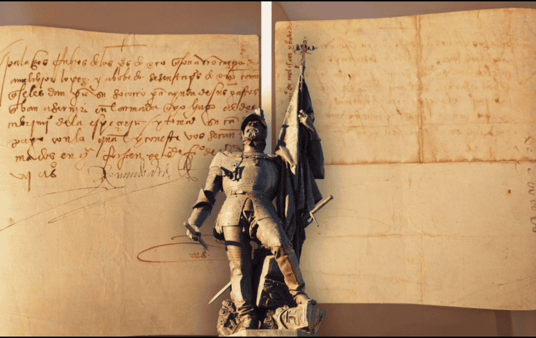 El FBI compartió imágenes del manuscrito original firmada por Hernán Cortés el 20 de febrero de 1527. X / @FBI / ESPECIAL