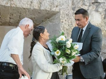 Salvador Zamora, frente a los familiares de las víctimas. ESPECIAL
