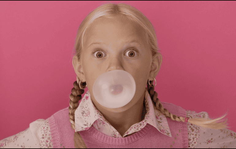 Tragarse un chicle de manera ocasional no es dañino y el cuerpo lo expulsará de forma natural en pocos días. CANVA