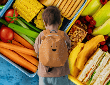 Para el refrigerio escolar se deben incluir alimentos saludables y sumar el consumo de agua simple potable, de 4 a 7 vasos al día. ESPECIAL / CANVA