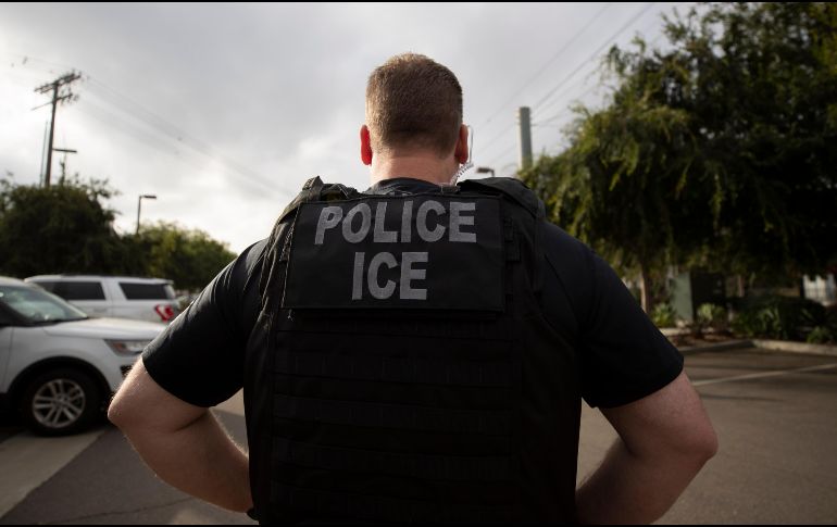 En las últimas dos semanas, el Servicio de Inmigración y Control de Aduanas ha detenido a un promedio de aproximadamente 930 migrantes al día. AP/ARCHIVO