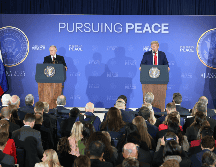 El presidente de Rusia, Vladimir Putin, habla durante una declaración conjunta con su homólogo de Estados Unidos, Donald Trump, este viernes, en Anchorage. EFE/ O. Guzmán