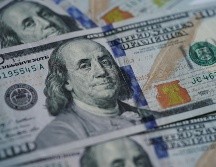 La divisa estadounidense muestra una ganancia del 0.86%, aunque en términos interanuales aún conserva una depreciación del 6% frente al peso mexicano. XINHUA
