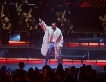 “Borro Cassette”, la canción que lo consolidó en México, abrió la noche. EL INFORMADOR/H.FIGUEROA