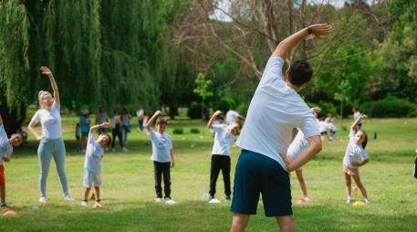 Lo más adecuado es consultar a un profesional de la salud que pueda indicar el tipo de ejercicio que es más conveniente. ESPECIAL / CANVA