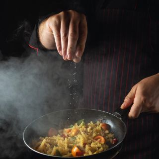 El IMSS alerta peligros por el exceso del consumo de sal; así afecta la salud