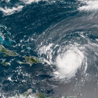 Huracán "Erin" ya es de categoría 5 en el Atlántico