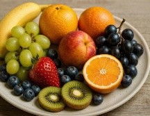 Cenar únicamente fruta puede ser una opción ligera y con algunos beneficios. UNSPLASH.