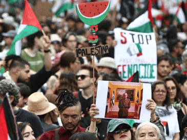 En las primeras horas se registraron enfrentamientos entre los manifestantes y elementos de seguridad. SUN / B. Fregoso