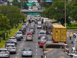 Se propuso el implementar vías alternas, como el Macrolibramiento al Sur de la ciudad, para desahogar la carga vehicular que entra a la metrópoli. EL INFORMADOR/ Archivo