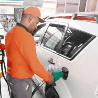 Profeco revela cuál es el mejor horario para cargar gasolina