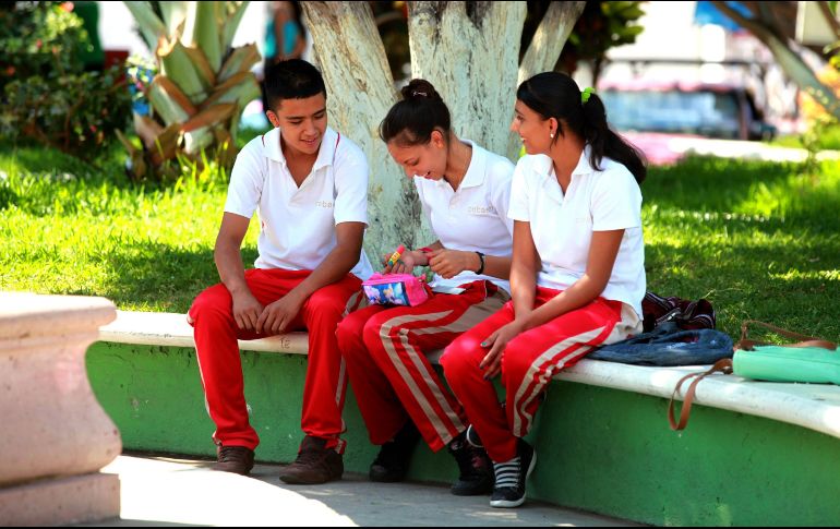 Este año todos los aspirantes tienen un lugar asegurado, aunque para ingresar a la UNAM o al IPN fue necesario presentar examen y tener un promedio mínimo de 7.0 en secundaria. SUN