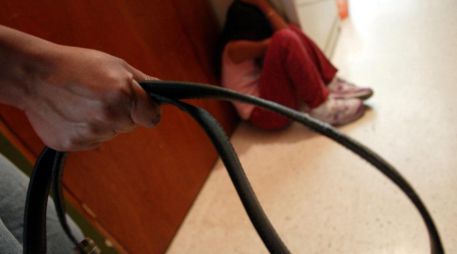 El Código Penal de Jalisco establece penas de seis meses a cinco años de prisión para quien maltrate a un menor bajo su tutela o cuidado. EL INFORMADOR/ Archivo
