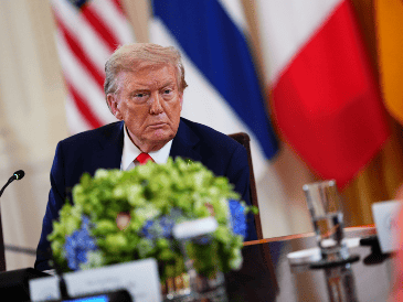 Donald Trump reiteró que "habrá algún tipo de seguridad" para Kiev, "aunque no dentro de la OTAN". EFE / A. Schwartz