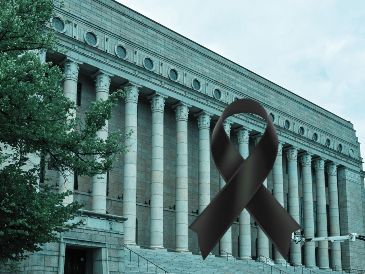 El incidente conmocionó a la clase política finlandesa y causó un aluvión de mensajes de pésame y solidaridad con los familiares y amigos del fallecido. EFE / K. Brandt