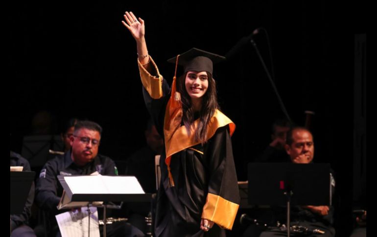 Cada rostro reflejaba una historia distinta, un recorrido personal de esfuerzo y aprendizaje, y la inquietud de saber qué deparará el destino en sus caminos a partir de este acto académico, apadrinados por Juan Carlos Álvarez del Castillo Barragán. EL INFORMADOR/ H. Figueroa