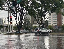 Una de las áreas más inundadas en Guadalajara fue la Av. Juan Pablo II y Circunvalación, donde autoridades registran encharcamientos de hasta 40 centímetros. ESPECIAL / EL INFORMADOR