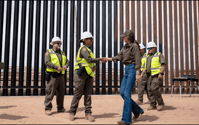 La nueva pintura al muro fronterizo se realizó 