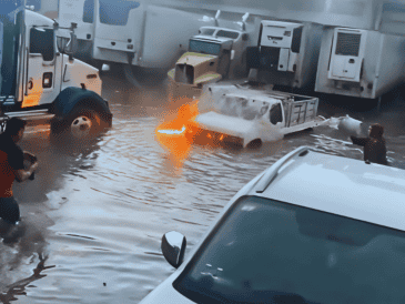 De acuerdo con la Unión de Comerciantes del Mercado de Abastos, la calle Chicalote es la que siempre registra grandes inundaciones. ESPECIAL / Facebook / Cosas del mercado gdl