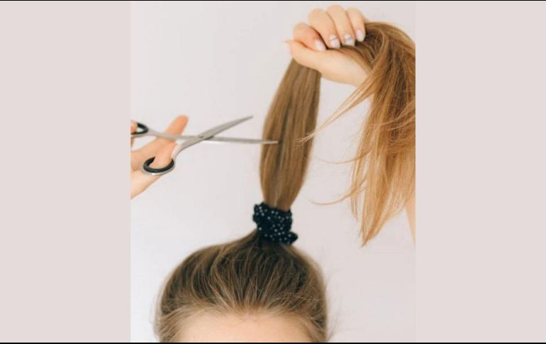 Cortar el cabello personalmente puede revelar aspectos de la salud emocional y mental de la persona. ESPECIAL/PEXELS