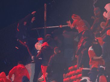 Las autoridades han informado de que los choques han dejado un número indeterminado de heridos, muchos de gravedad. EFE/ J. Roncoroni.