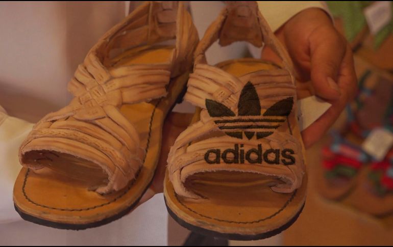 Parte de las autoridades de Yalálag y Adidas firmaron un documento luego del ofrecimiento de disculpas de la marca. EFE / ARCHIVO / ESPECIAL / UNSPLASH Christian Wiediger