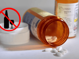 Por esta razón NO se recomienda mezclar medicamentos psiquiátricos con alcohol. UNSPLASH / O. DELAWRENCE