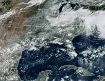 Erin mantiene un desplazamiento de 31 kilómetros por hora en dirección paralela a la costa noreste de Estados Unidos y Canadá. X/@NOAA