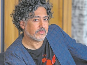 El cantautor chileno posa para esta casa editorial;  prepara su concierto en la ciudad. EL INFORMADOR/ A. Navarro