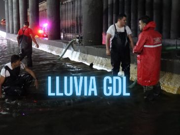 Hasta esta mañana continúan los cierres y conflictos viales, así como inundaciones en pasos a desnivel. ESPECIAL / PC Y BOMBEROS ZAPOPAN