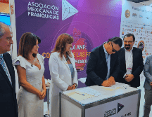 El convenio fue firmado con la presidenta de la Asociación Mexicana de Franquicias, en el marco de la inauguración de Expo Franquicias 2025 realizada en Expo Guadalajara. EL INFORMADOR / J. Velazco