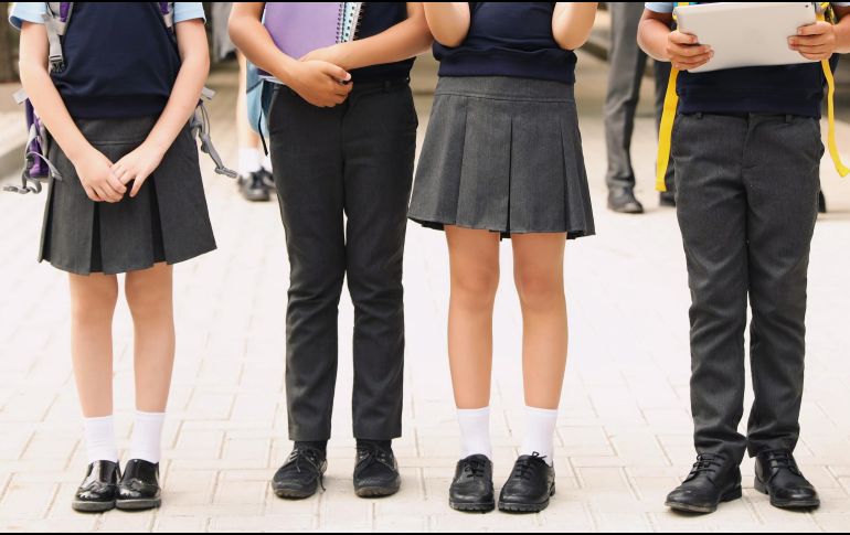 Aunque algunas personas están en contra del uso del uniforme escolar, otras lo consideran una forma rápida de identificar a los alumnos y fomentar un ambiente de igualdad. ESPECIAL / CANVA