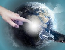 La IA se alimenta en gran medida de centros de datos que gestionan consultas, almacenan datos y despliegan información. A medida que se vuelve ubicua, crece la demanda de energía para dichos centros. ESPECIAL / CANVA