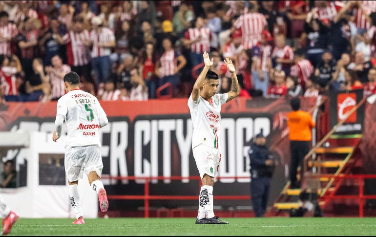 En un choque que prometía emociones y no defraudó, Chivas rescató un empate 3-3 con una espectacular remontada en los minutos finales frente a Xolos de Tijuana, en el Estadio Caliente, por la Jornada 6 del Torneo Apertura 2025. IMAGO7