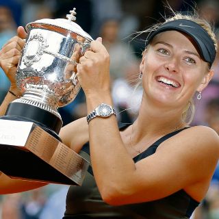 Sharapova disfruta su ingreso al Salón de la Fama