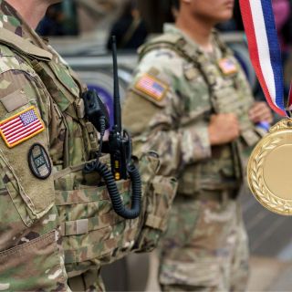 Pentágono honra con medalla a militares que sirven en la frontera con México