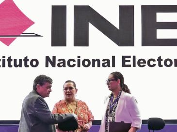 Guadalupe Taddei  (centro) durante la Firma del Convenio Específico de Colaboración entre el Instituto Electoral y la Fundación Internacional para Sistemas Electorales, el pasado 31 de mayo de 2025. ESPECIAL