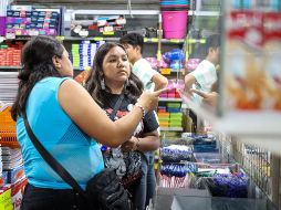 Los precios de los materiales escolares superan lo básico de la SEP, obligando a ajustar el presupuesto familiar. EL INFORMADOR/Archivo