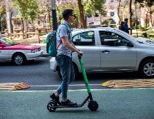Con la “Ley Scooter”, la capital dice adiós a la circulación libre de bicimotos y bicicletas eléctricas. AFP/ARCHIVO
